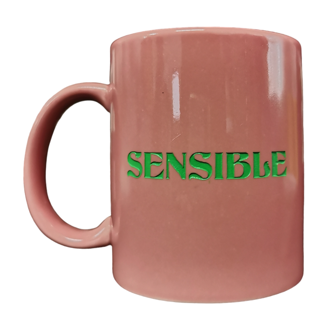 "Sensible, Chingona" Taza Rosa Letras Verdes