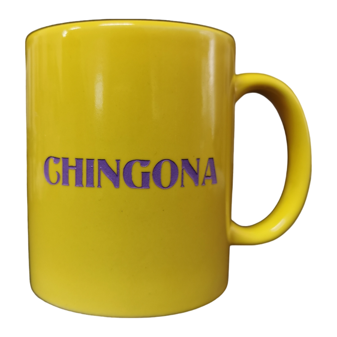 "Sensible, Chingona" Taza Amarilla Letras Moradas