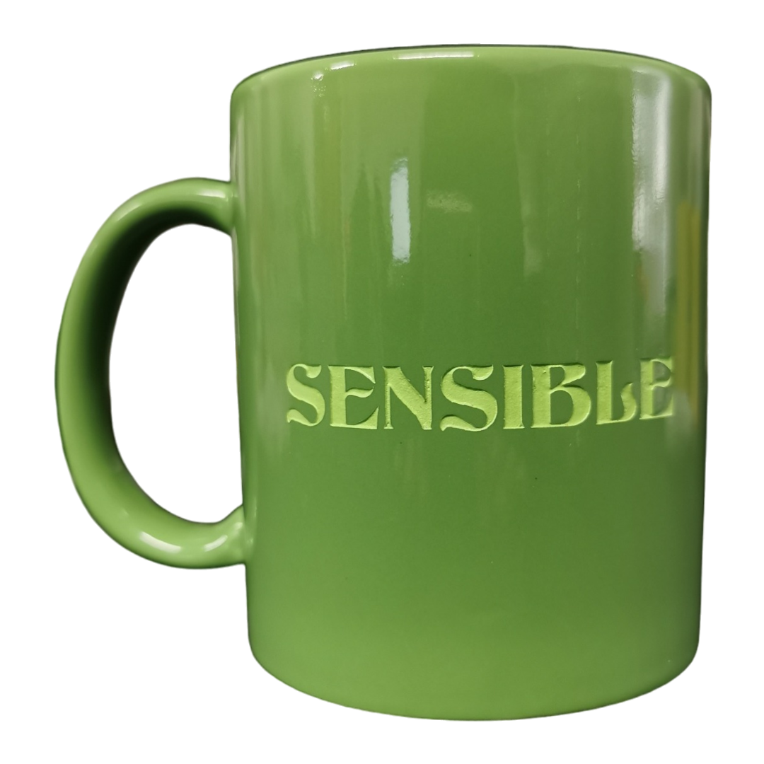 "Sensible, Chingona" Taza Verde Letras Verdes