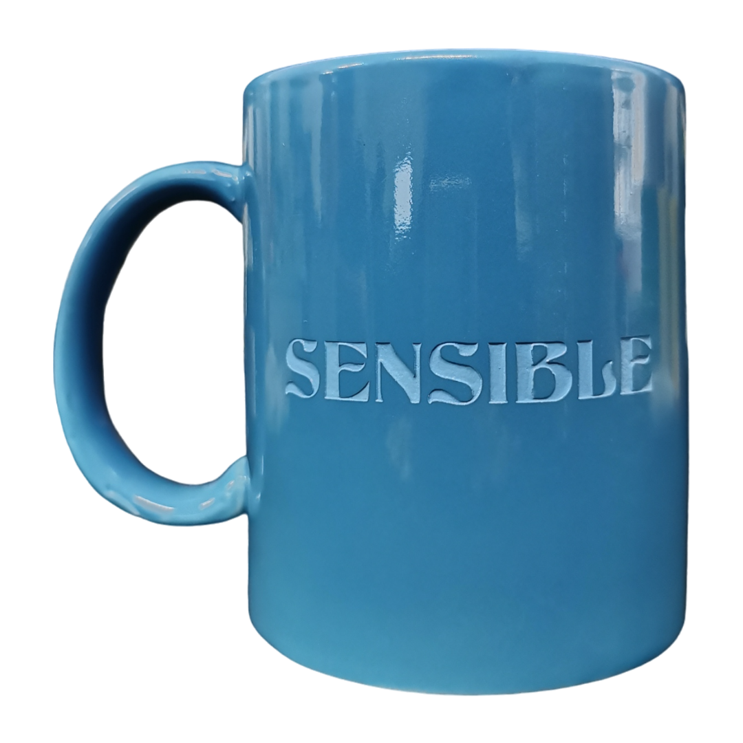 "Sensible, Chingona" Taza Azul Letras Azules