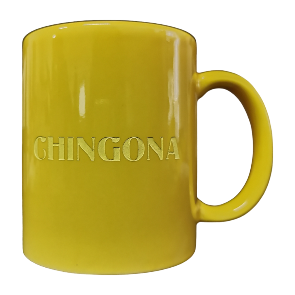"Sensible, Chingona" Taza Amarilla Letras Amarillas