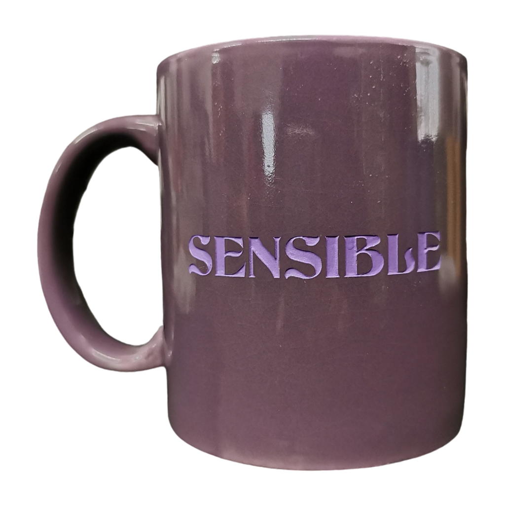 "Sensible, Chingona" Taza Morada Letras Moradas