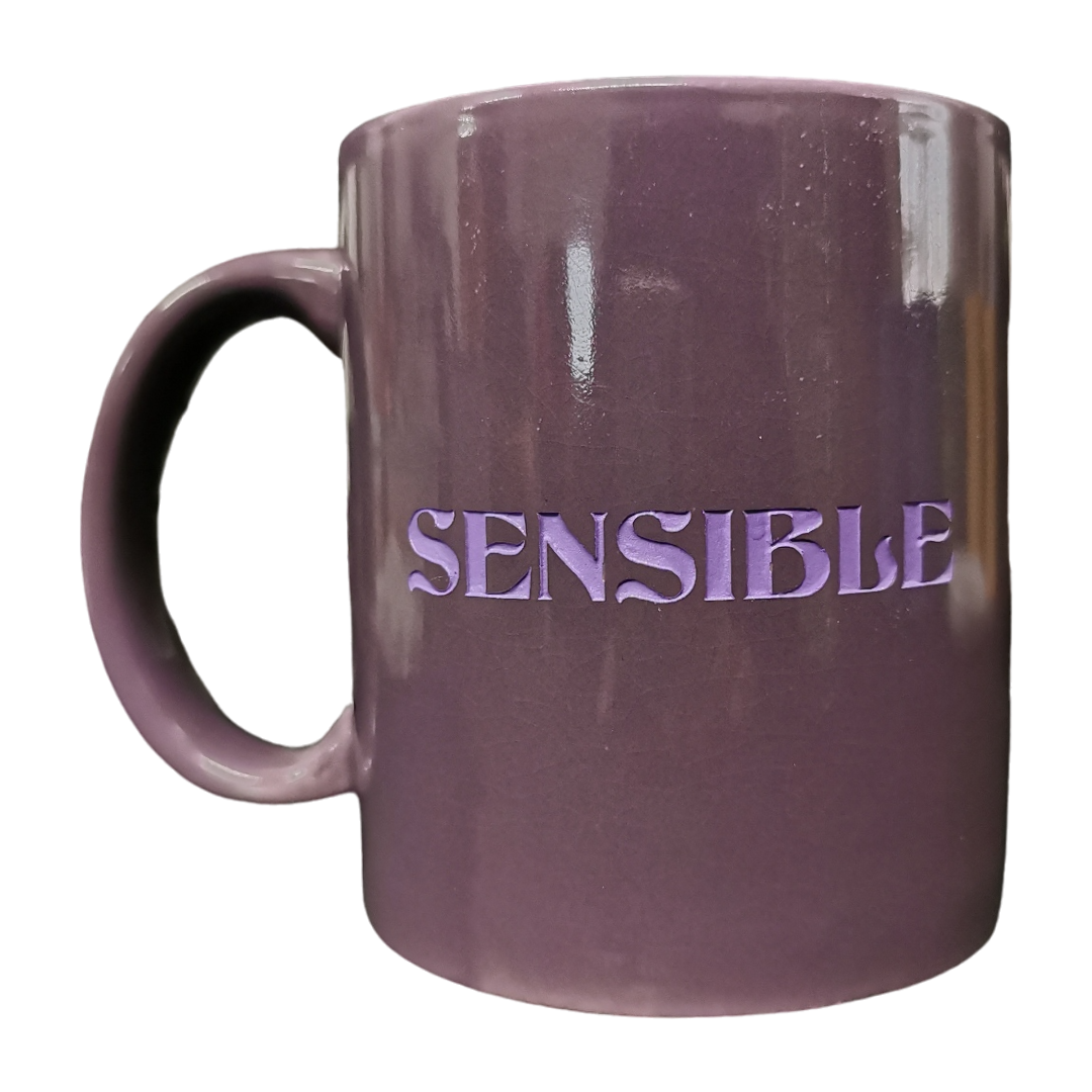 "Sensible, Chingona" Taza Morada Letras Moradas